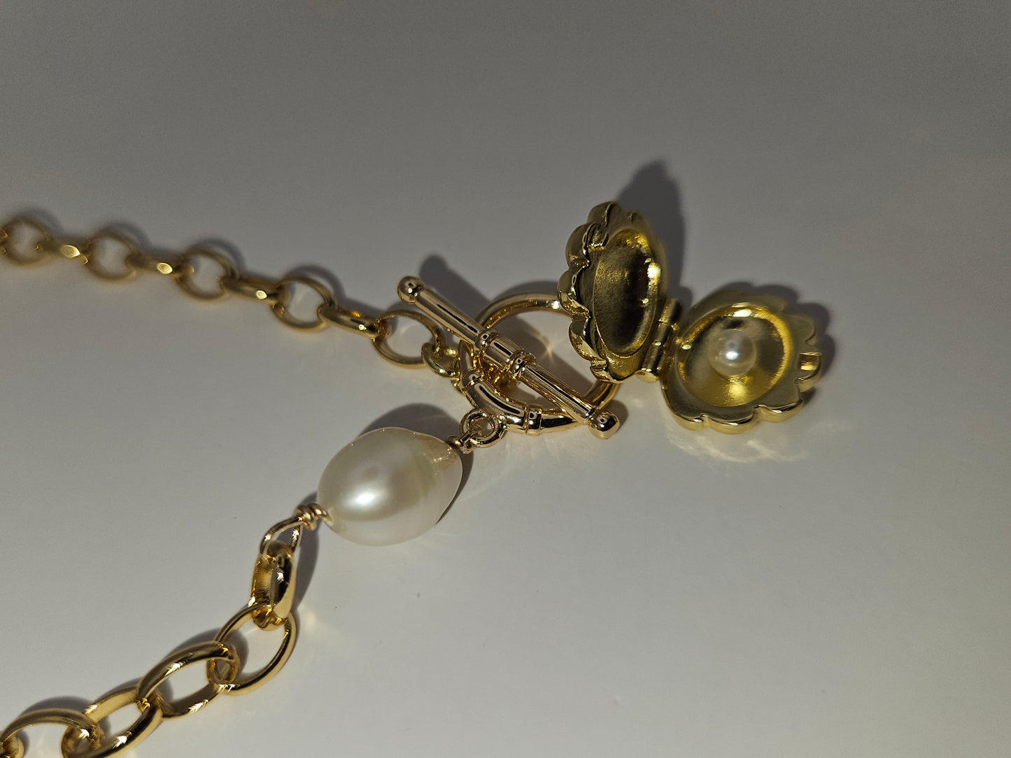 14kgf Small Scallop Shell Locket with Freshwater Baroque Pearl on Cable Chain Bracelet