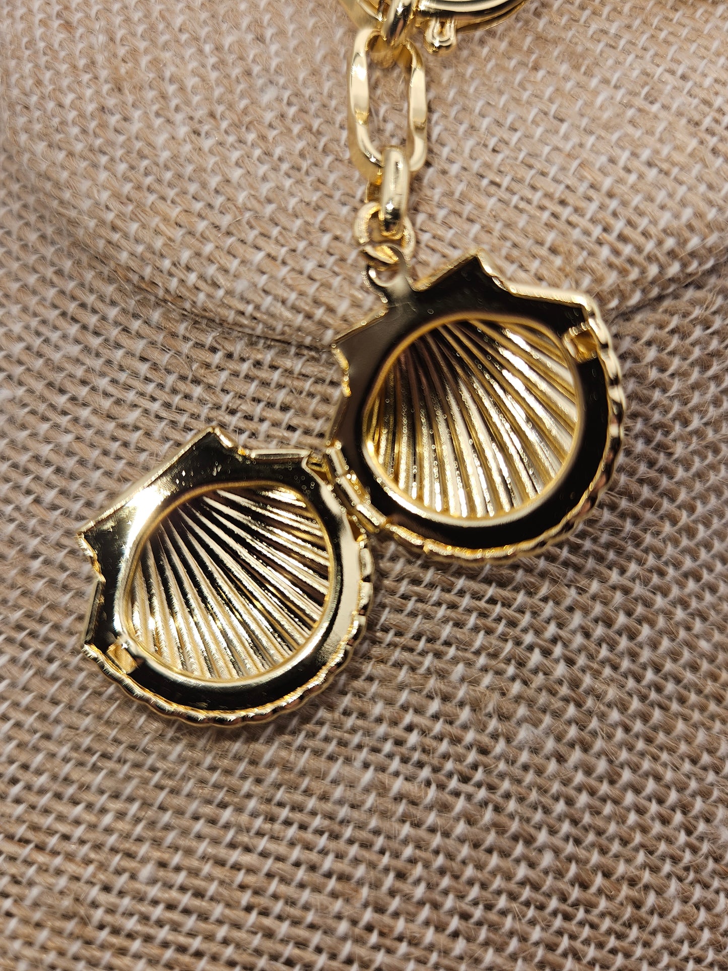 14kgf Shell Locket with Freshwater Baroque Pearl Bracelet