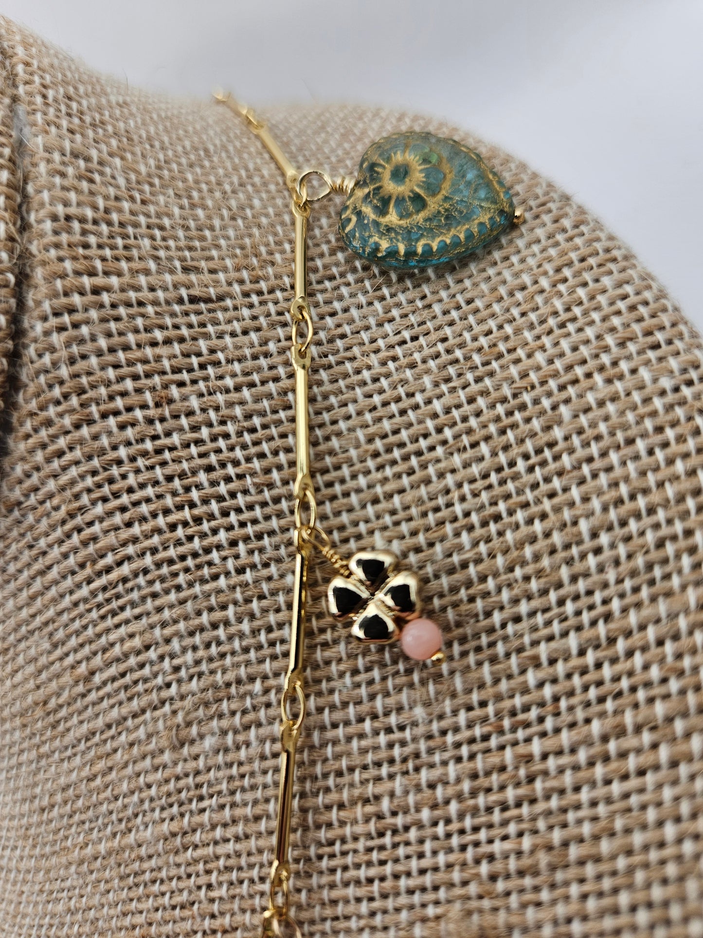 14kgf Vintage Hand Carved Gemstone & Other Charms Necklace