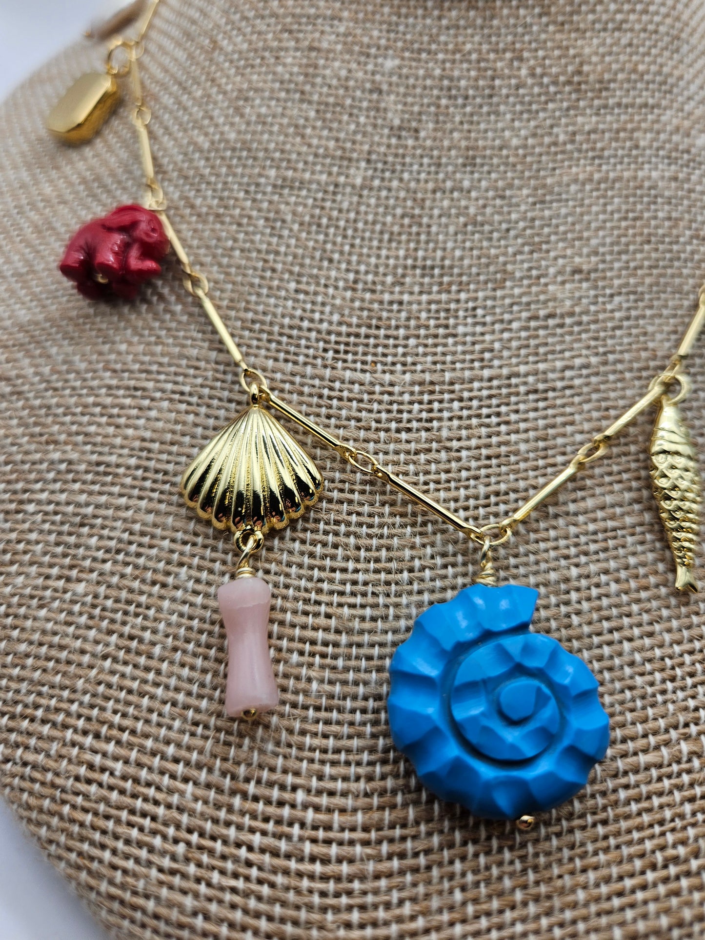 14kgf Vintage Hand Carved Gemstone & Other Charms Necklace