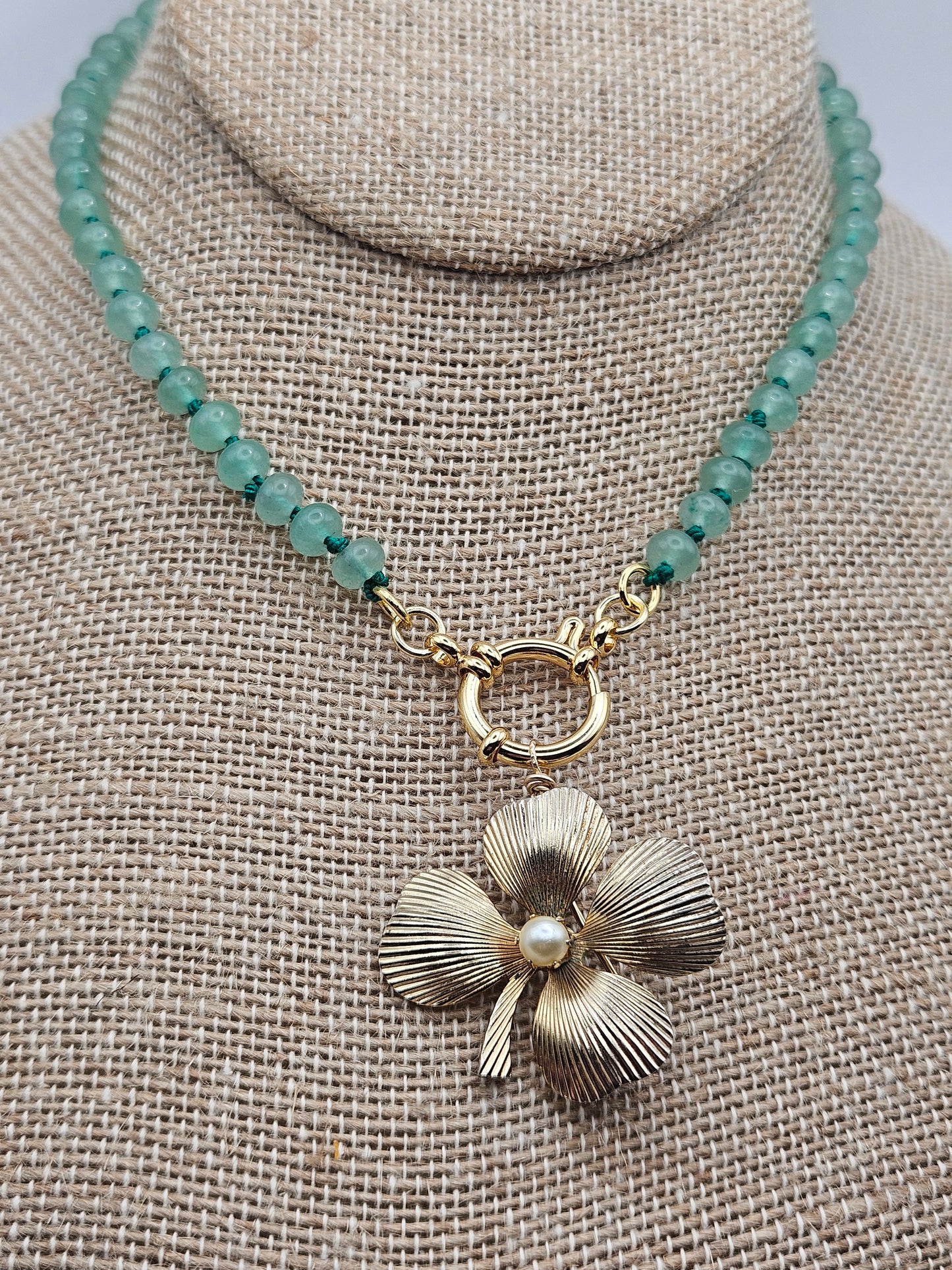 14k GF Aventurine Bead Vintage 50's Cultured Pearl Clover Charm Spring Clasp Necklace