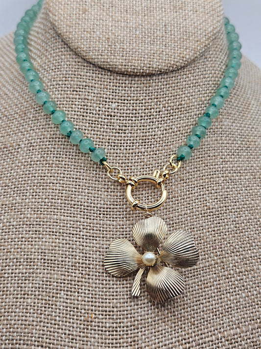 14k GF Aventurine Bead Vintage 50's Cultured Pearl Clover Charm Spring Clasp Necklace
