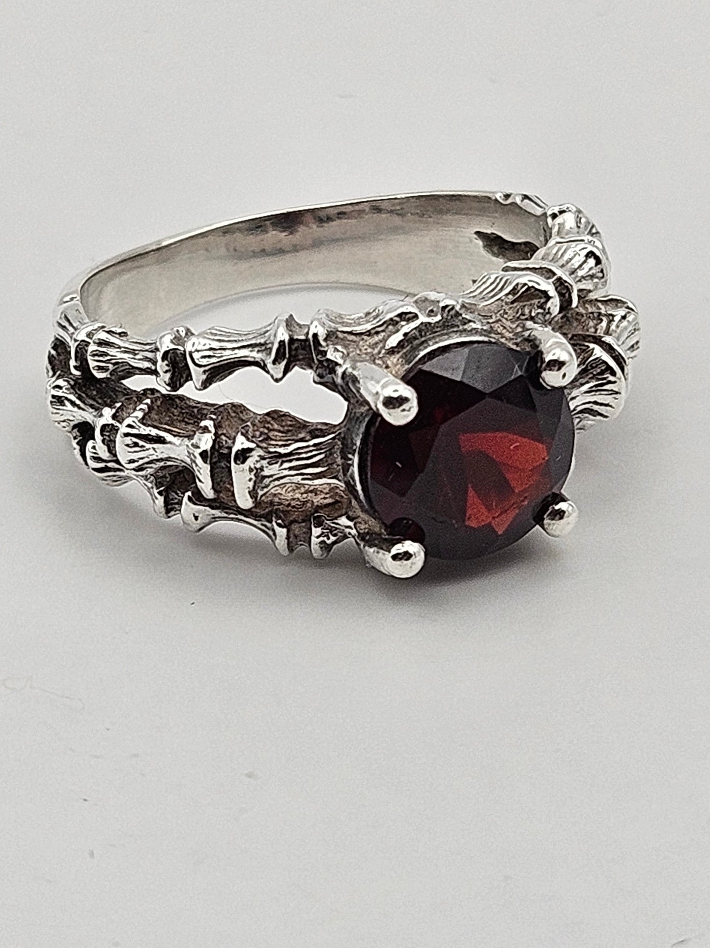 Vintage 1970's Garnet Bamboo Detail Sterling Silver Ring