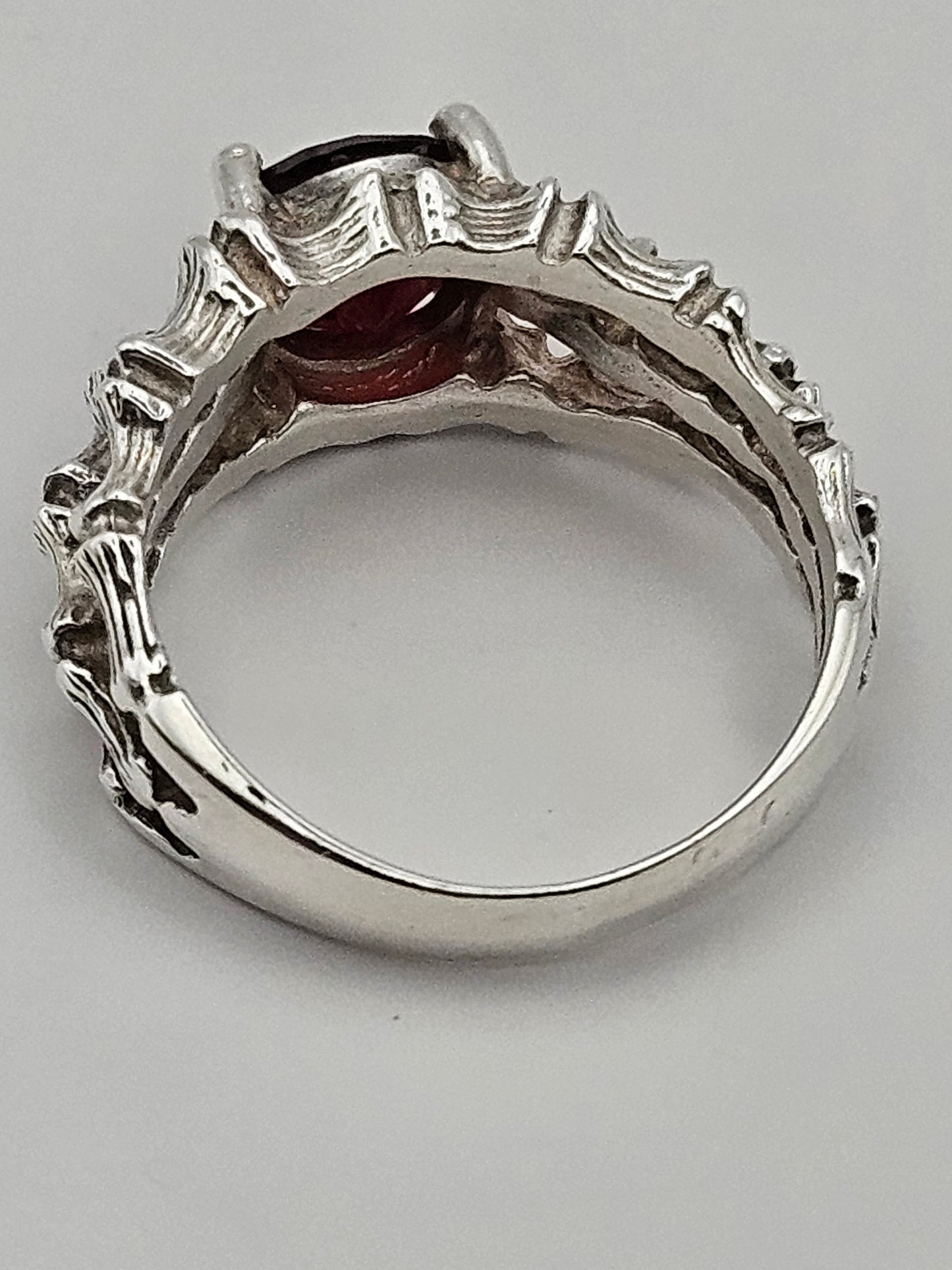 Vintage 1970's Garnet Bamboo Detail Sterling Silver Ring