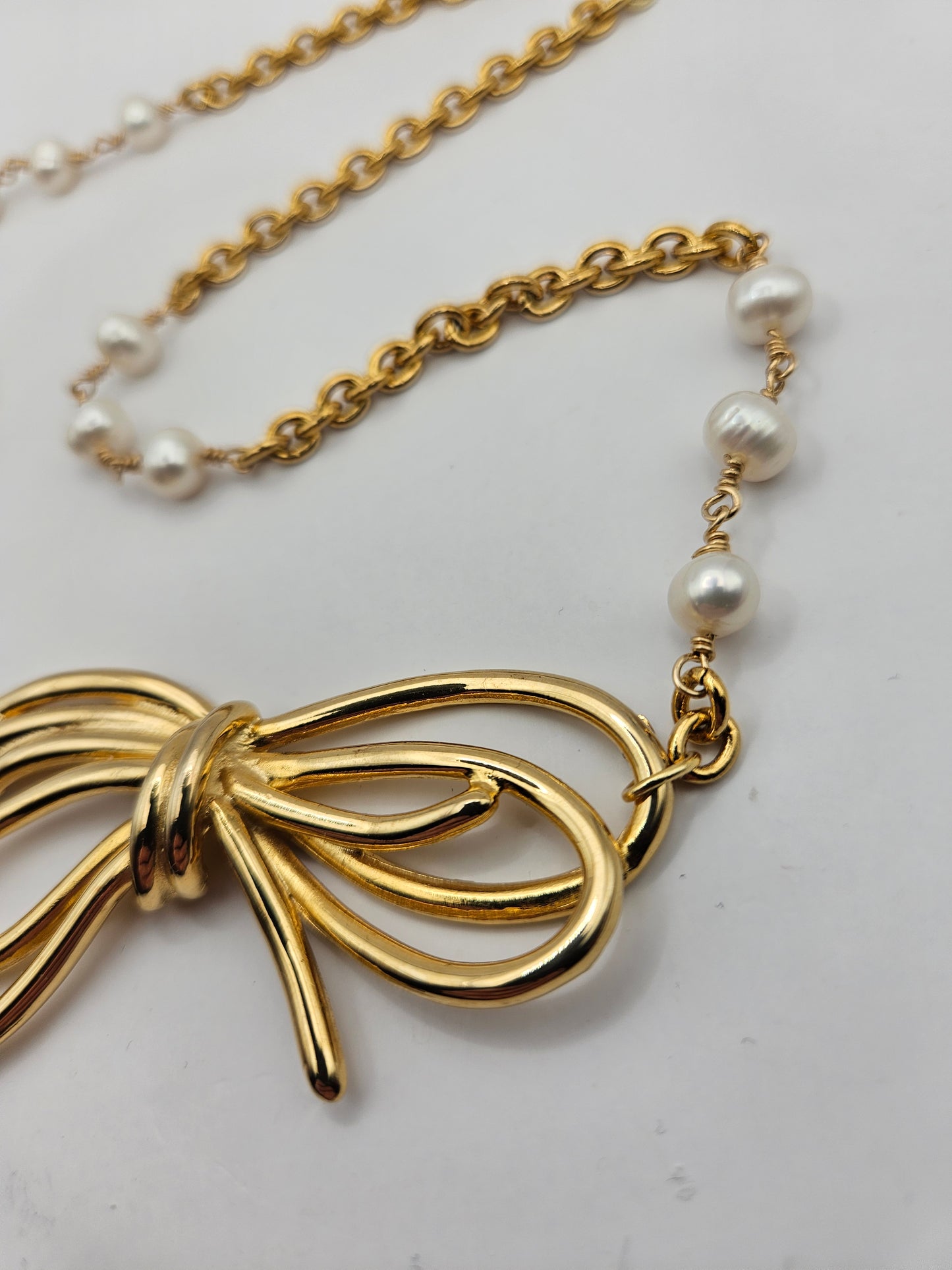 14k GF Vintage 1960's Bow Freshwater Pearl Chain Necklace