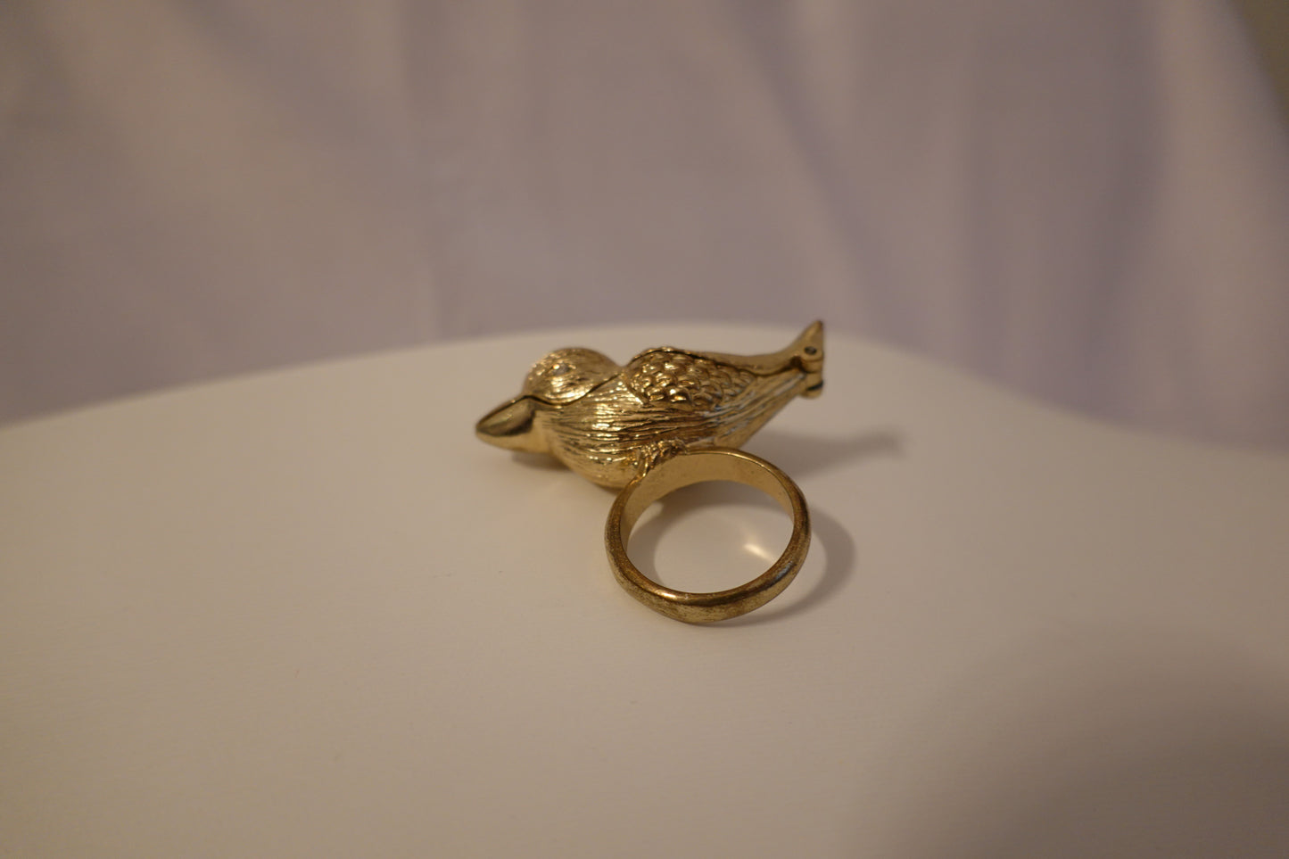 Vintage Bird Poison Pill Box Hinged Magnetic Ring Cold tone (EUC)