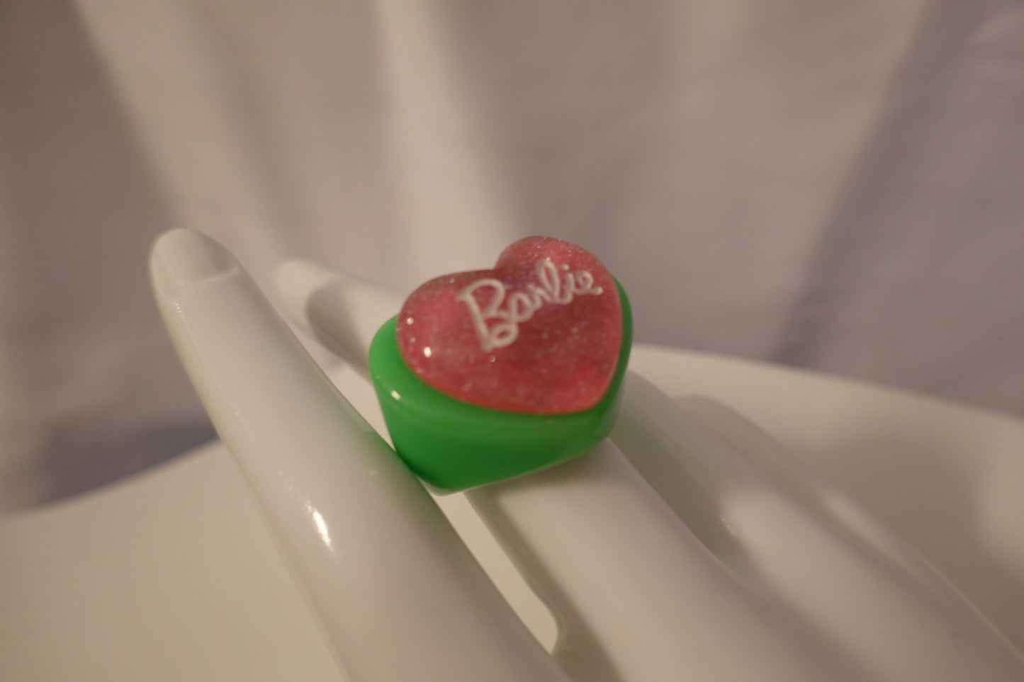 Vintage 1990's Barbie Heart Pink & Green Glitter Resin Ring Size 8 (EUC)