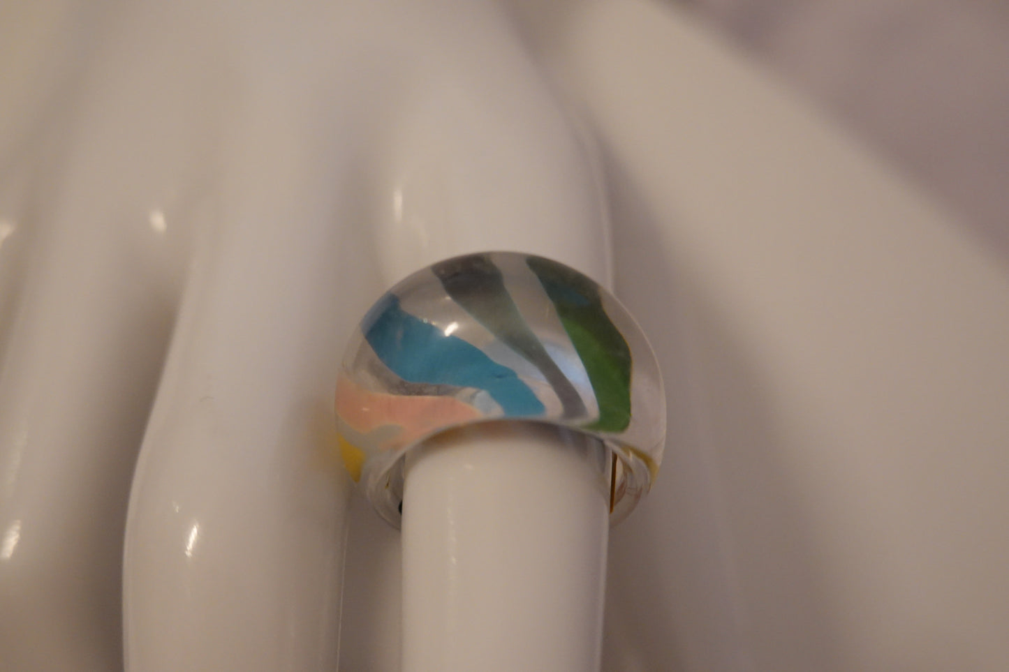 Vintage 1960's Reverse Carved Pastel Stripes Lucite Dome Ring Size 6 (EUC)