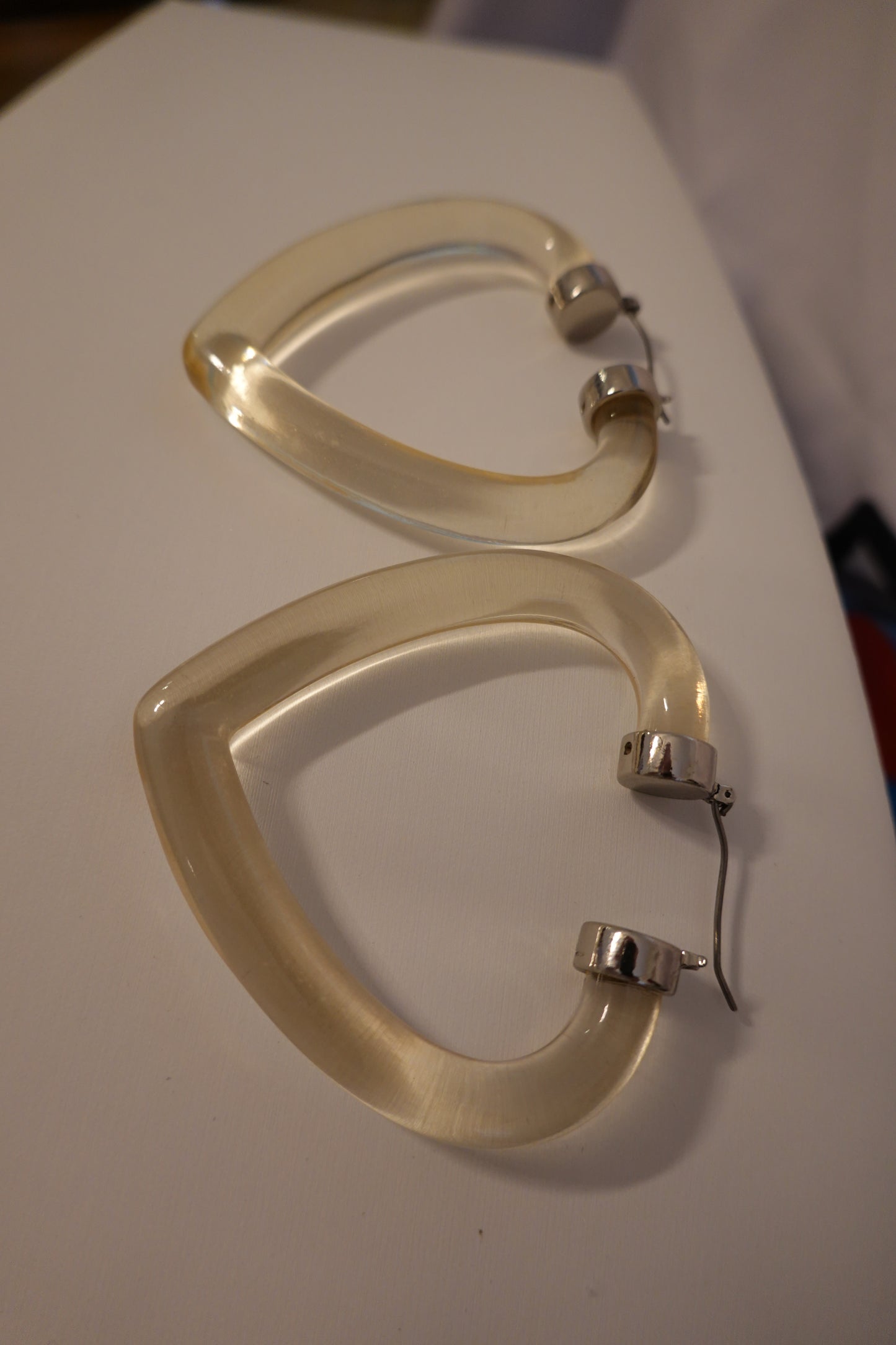 Vintage 1980's Clear Lucite Heart Shaped Hoop Earrings (VGUC)