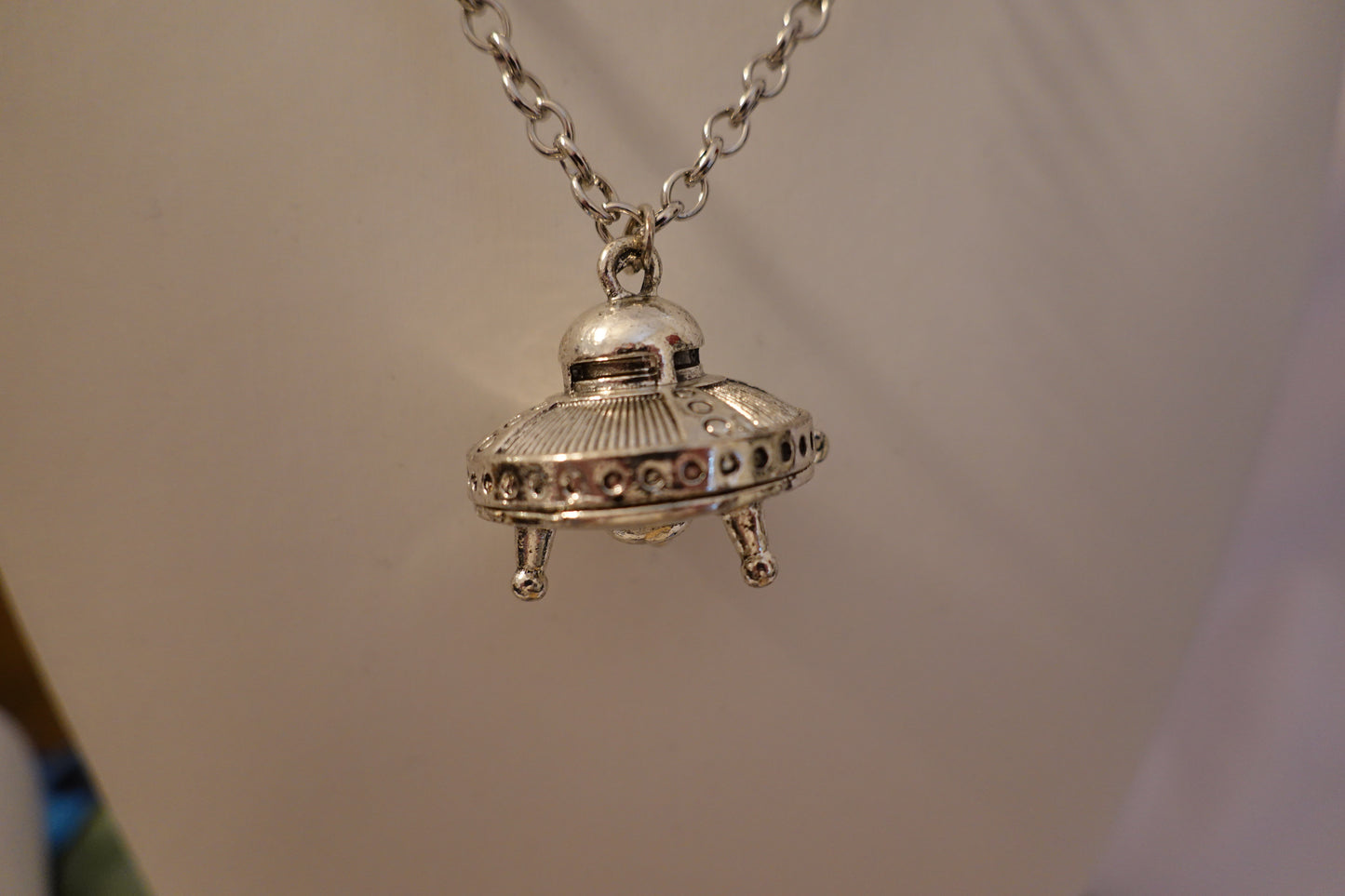 Vintage UFO Flying Saucer Hinged Locket on 32" Chain (Like New)