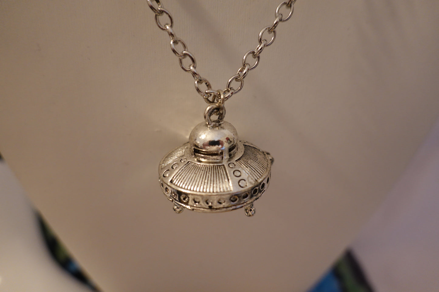 Vintage UFO Flying Saucer Hinged Locket on 32" Chain (Like New)