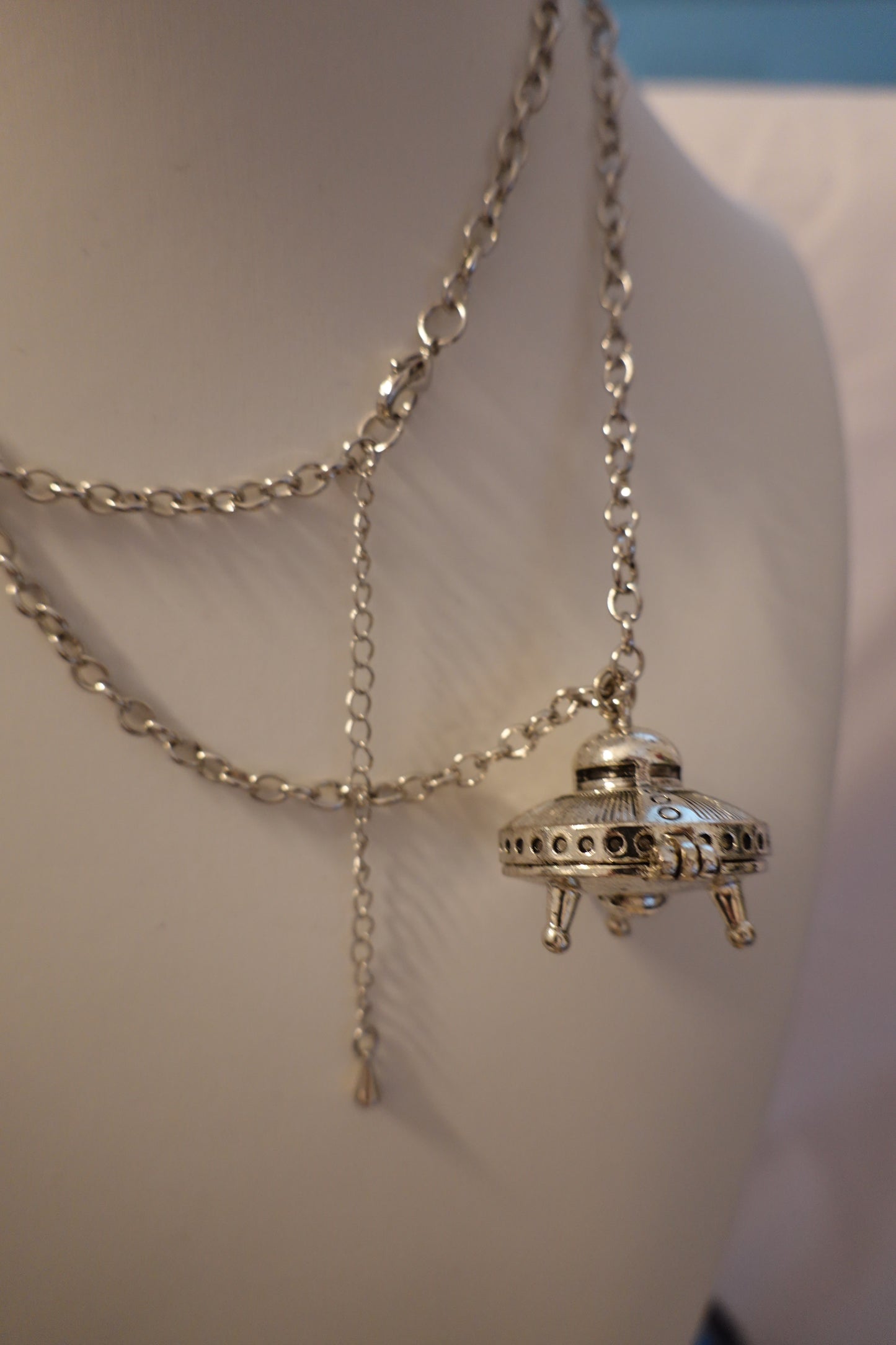 Vintage UFO Flying Saucer Hinged Locket on 32" Chain (Like New)