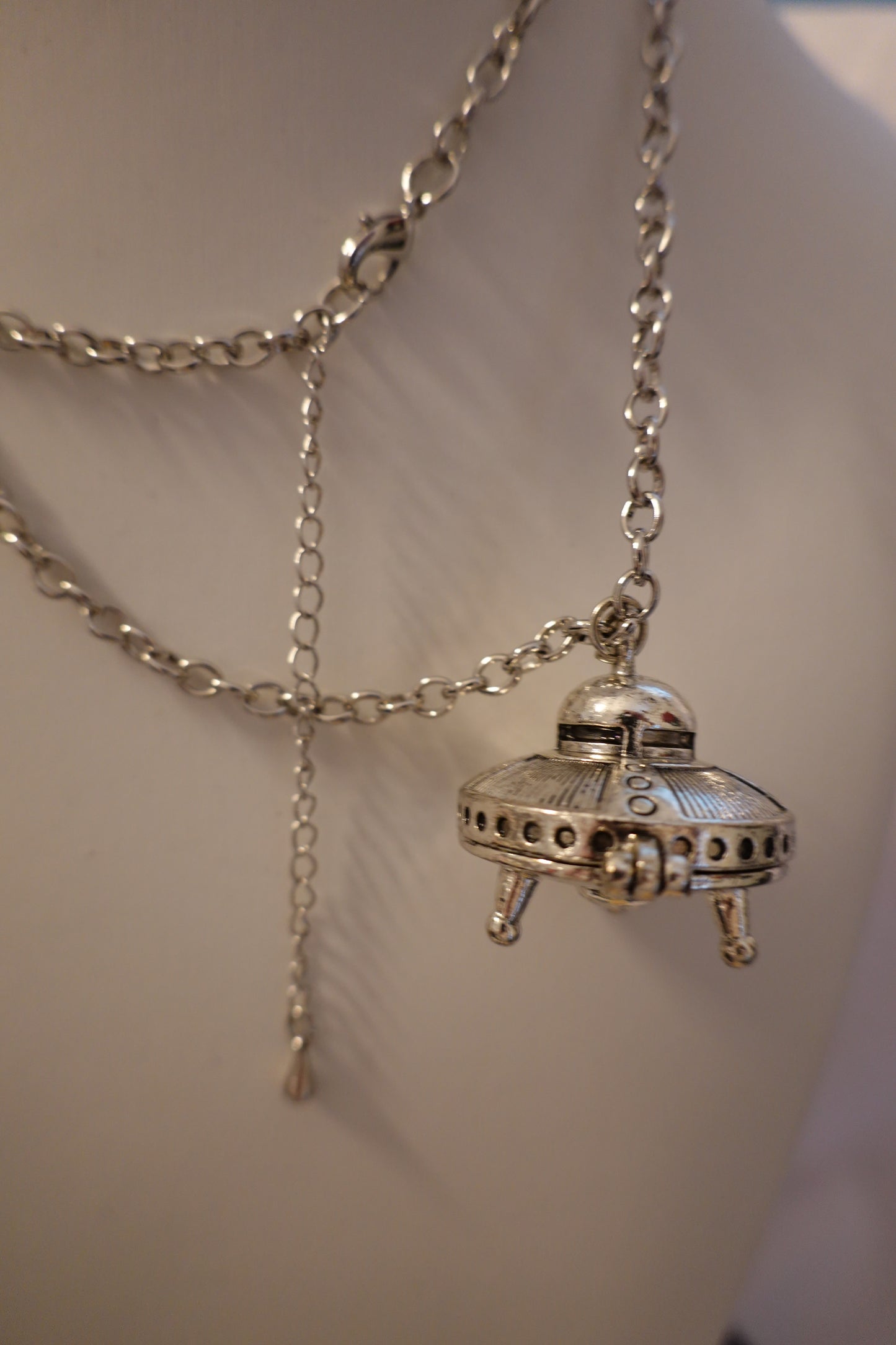 Vintage UFO Flying Saucer Hinged Locket on 32" Chain (Like New)