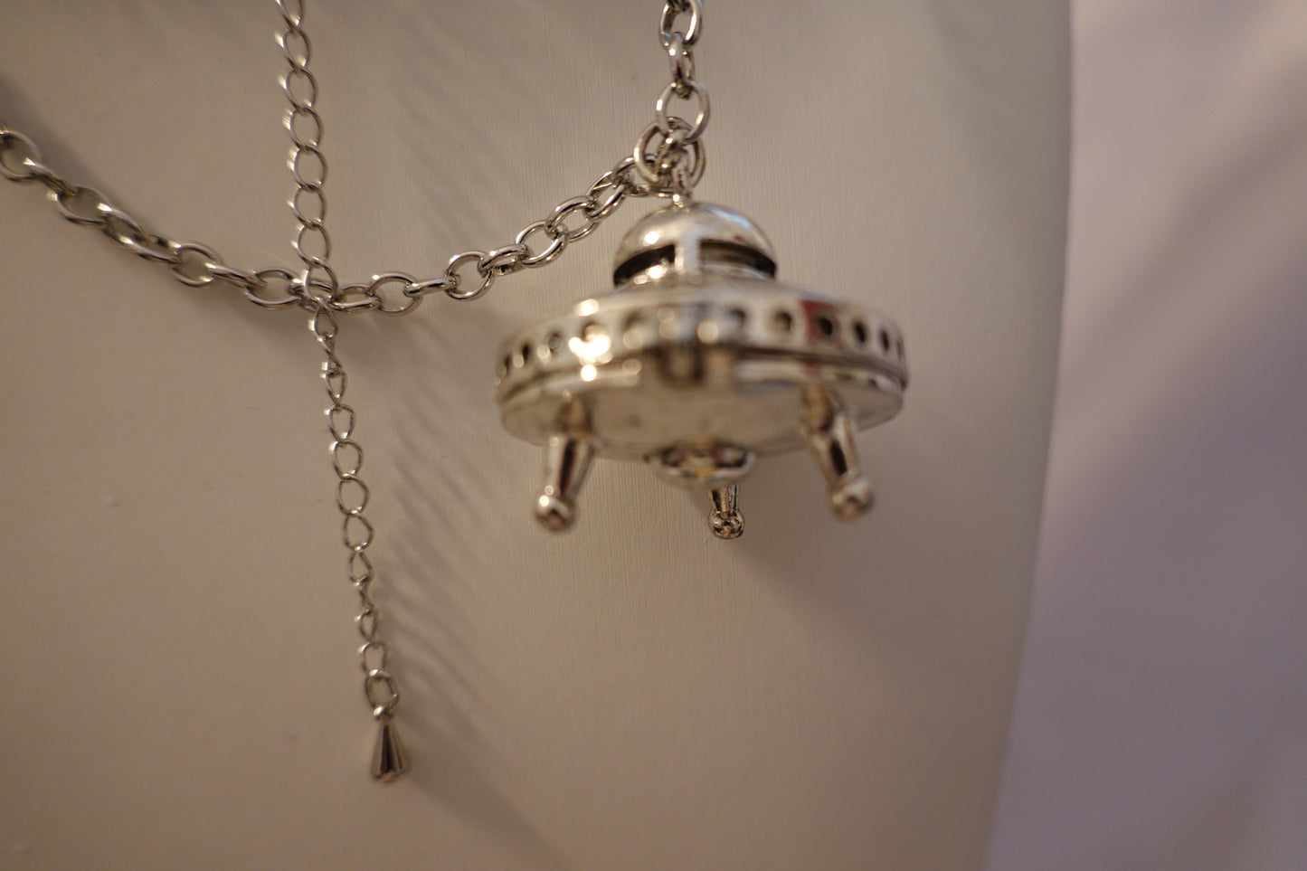 Vintage UFO Flying Saucer Hinged Locket on 32" Chain (Like New)