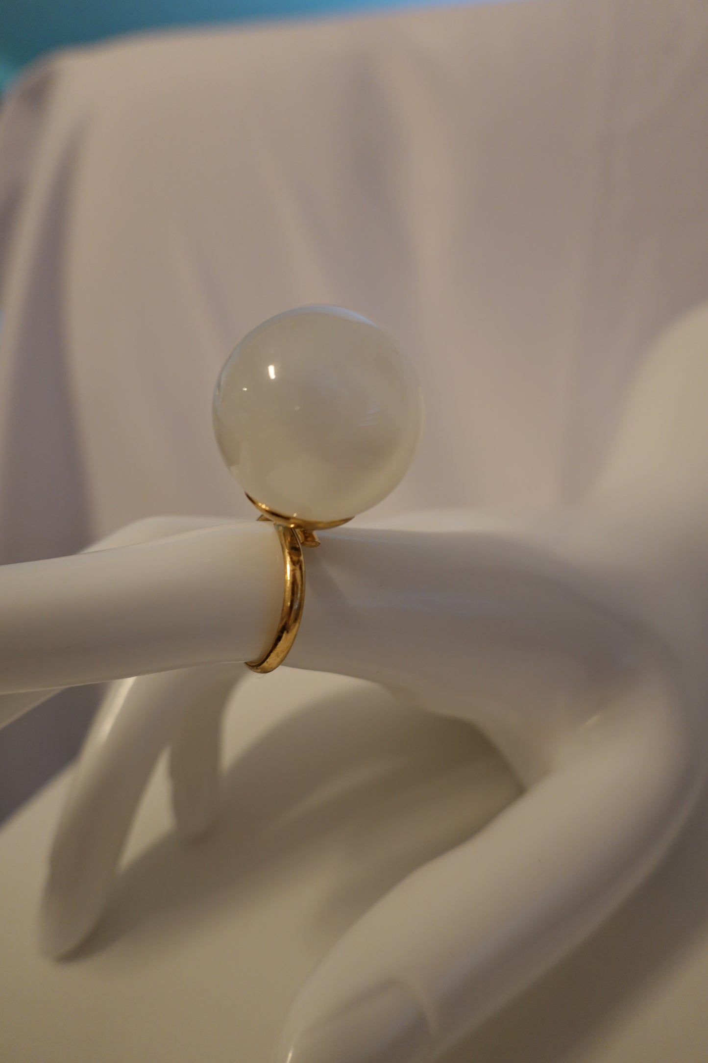 Vintage 1960's White Moonstone Sphere Lucite Adjustable Ring (EUC)