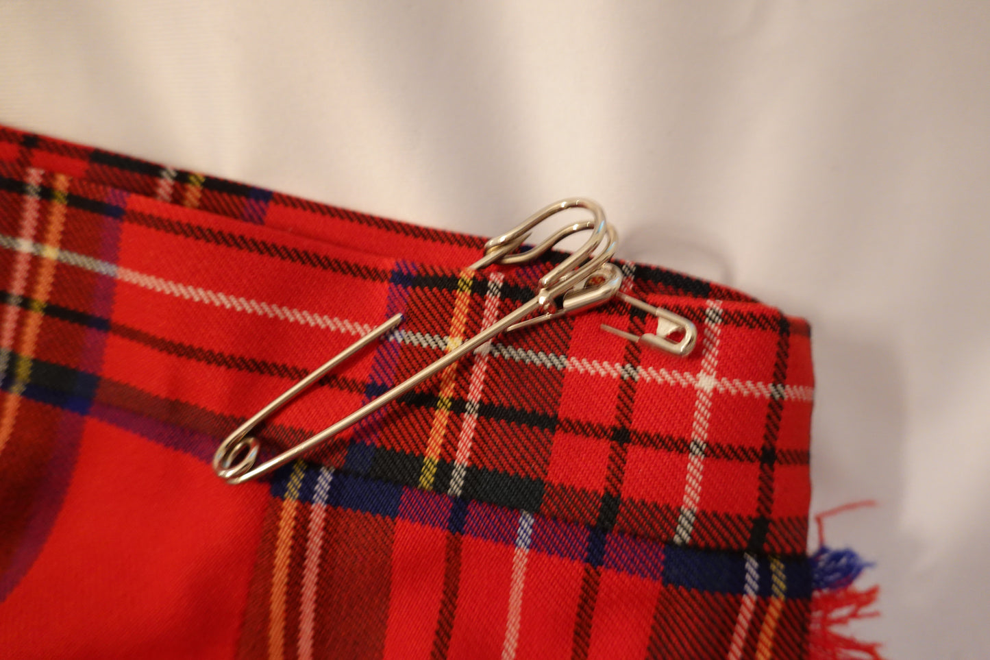 Vintage James Pringle Weavers Plaid Tartan Scottish Punk w/ Pins Knife Wielding Kitty Patch Size 14 (EUC)