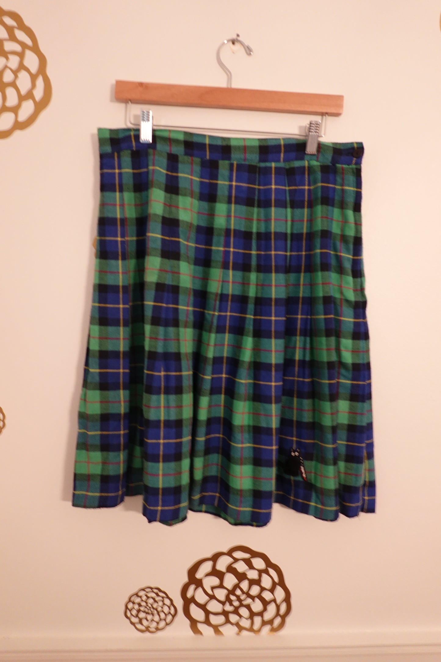 Vintage Pleated Knee Length Blue School Girl Plaid Skirt Size 18 (Waist 32")