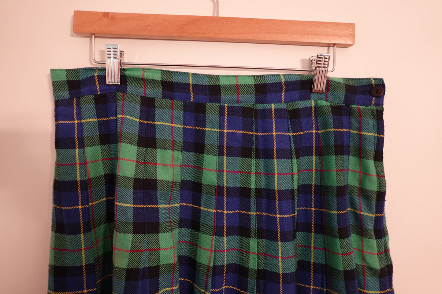 Vintage Pleated Knee Length Blue School Girl Plaid Skirt Size 18 (Waist 32")