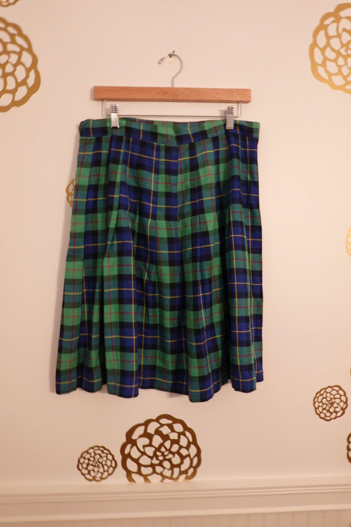 Vintage Pleated Knee Length Blue School Girl Plaid Skirt Size 18 (Waist 32")