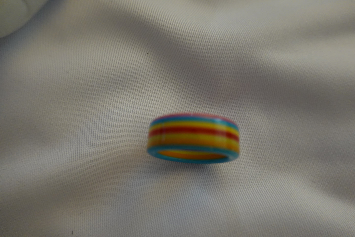 Vintage 1960's Pink/Turquoise Rainbow Striped Lucite Ring Size 8 (EUC)