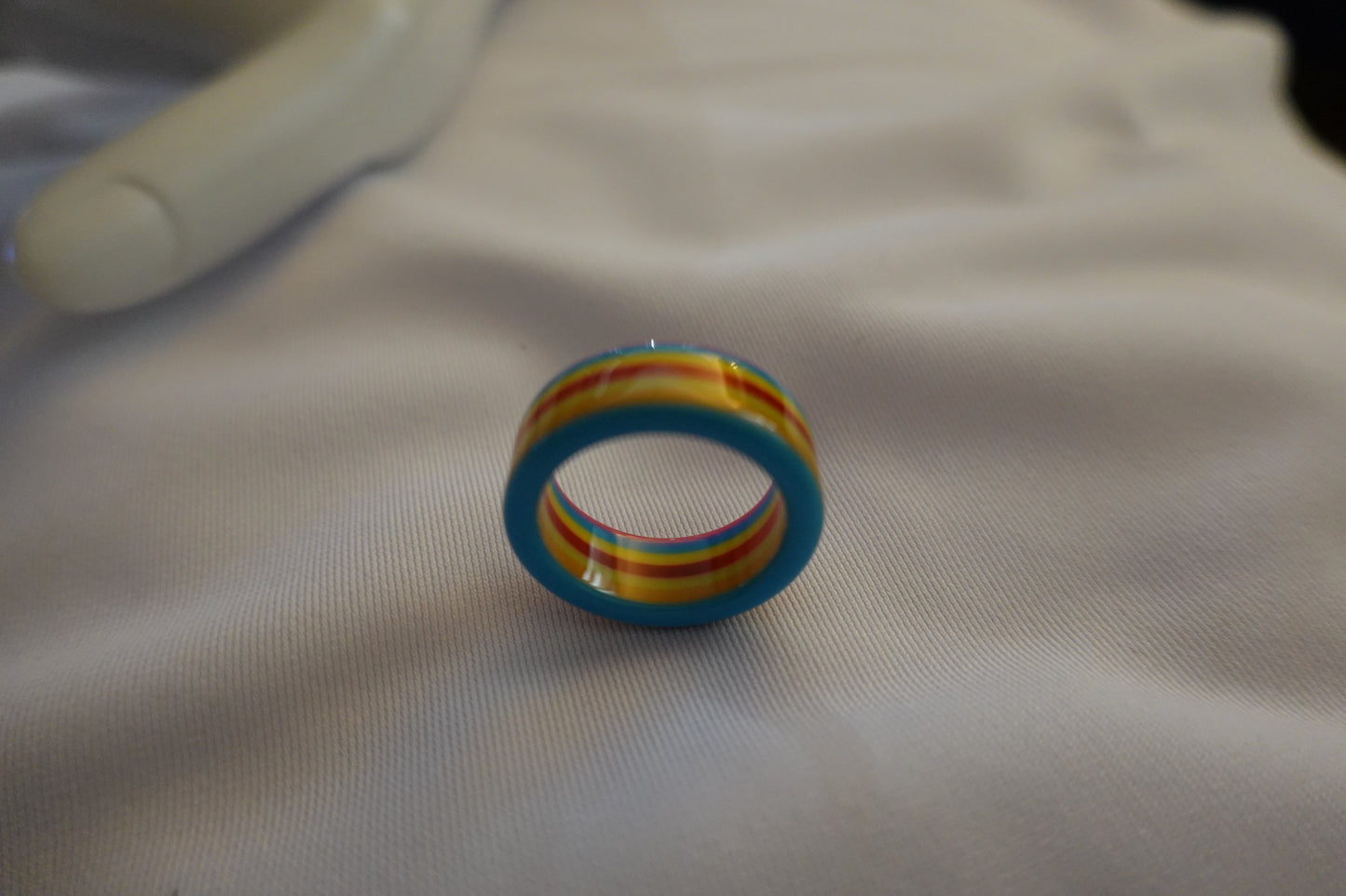 Vintage 1960's Pink/Turquoise Rainbow Striped Lucite Ring Size 8 (EUC)