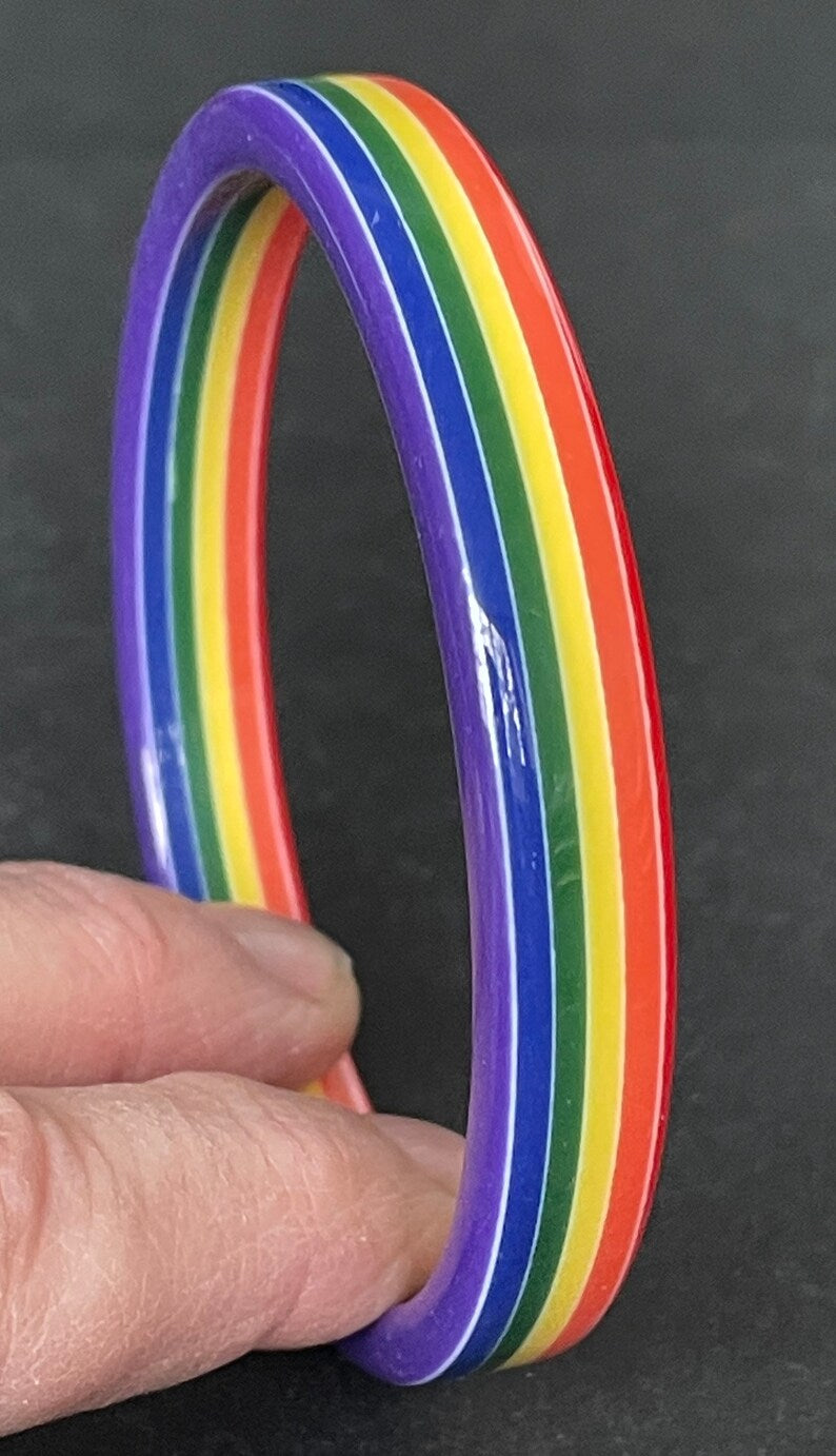 Vintage Rainbow Striped Plastic Bangle Bracelet (VGUC)