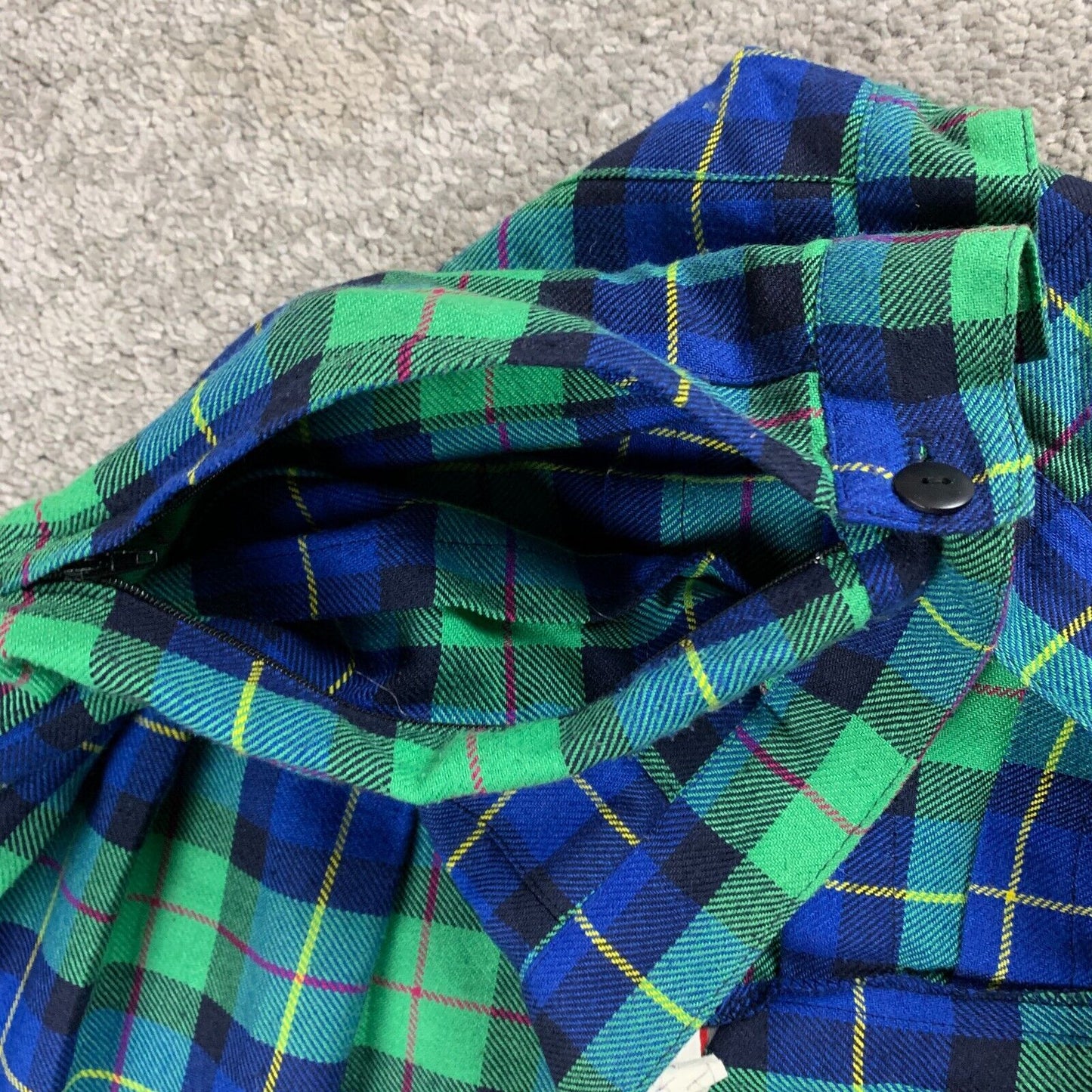 Vintage Pleated Knee Length Blue School Girl Plaid Skirt Size 18 (Waist 32")