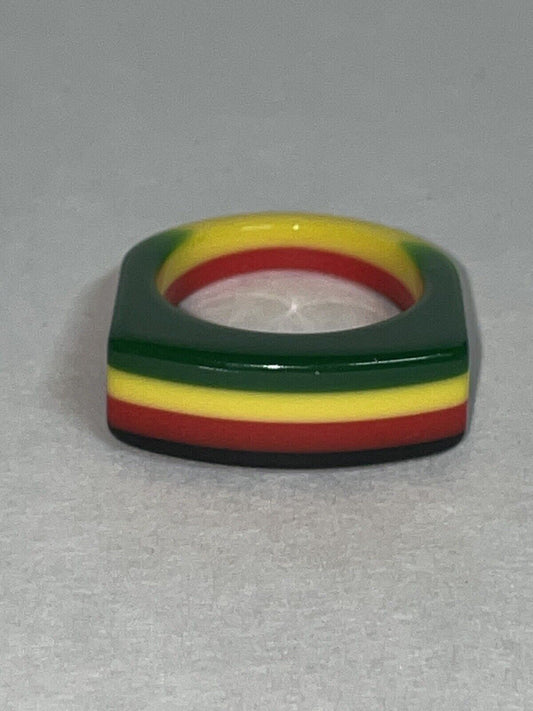 Vintage 70's Lucite Mod Striped Ring Size 9 (EUC)