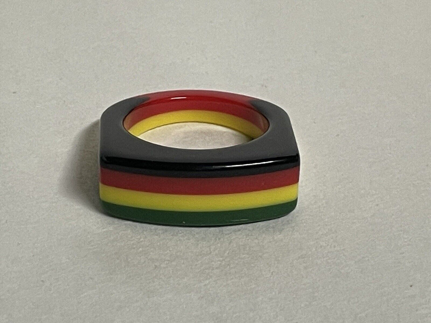 Vintage 70's Lucite Mod Striped Ring Size 9 (EUC)