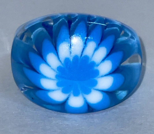 Vintage Lucite Mod Ring Included Flower Size 8 1960's (EUC)